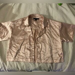 FOREVER21 pink satin button up crop top Size Small